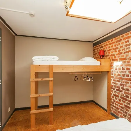 With Sauna, Liege Ouffet