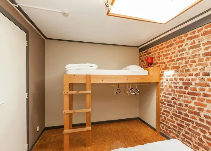 With Sauna, Liege Ouffet